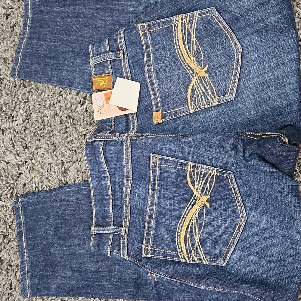 Aura Instantly Slimming Capris